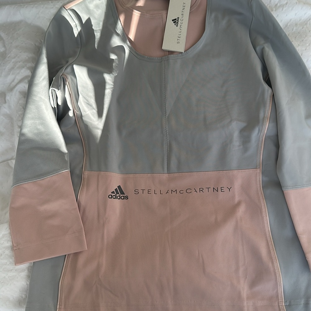 Adidas by Stella McCartney Yoga Comfort Activewear Tee Top Colorblock L NWT - Picture 3 of 3